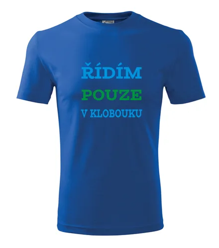 Modré tričko Řídím pouze v klobouku