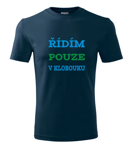 Tmavě modré tričko Řídím pouze v klobouku