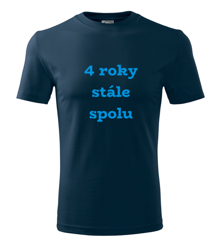 Tmavě modré tričko 4 roky stále spolu