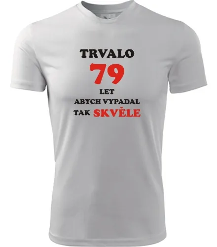 Bílé tričko trvalo 79 let