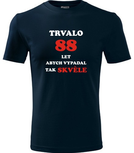 Tmavě modré tričko trvalo 88 let