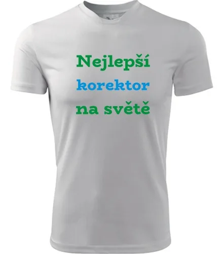 Bílé tričko nejlepší korektor na světě